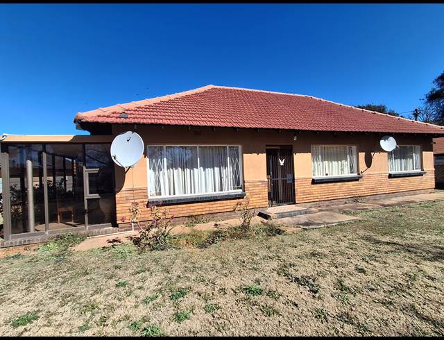 3 BEDROOM FREESTANDING FOR SALE IN STILFONTEIN EXT 4